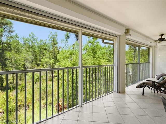 sunroom featuring ceiling fan