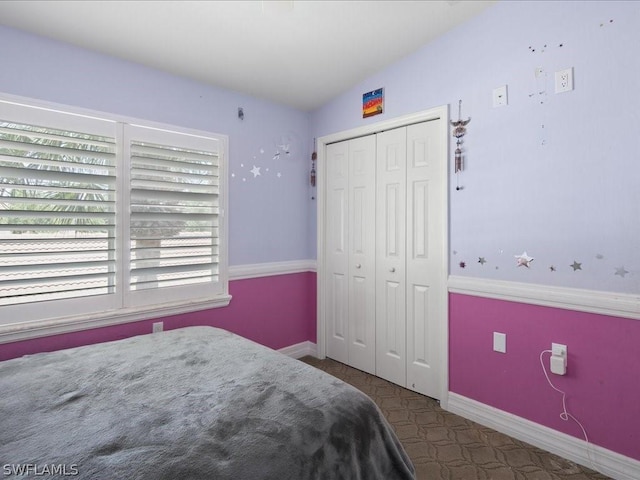 bedroom featuring a closet