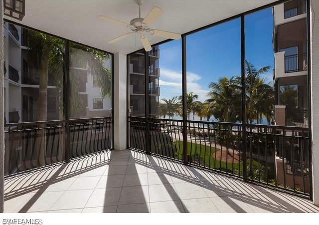 sunroom / solarium with ceiling fan