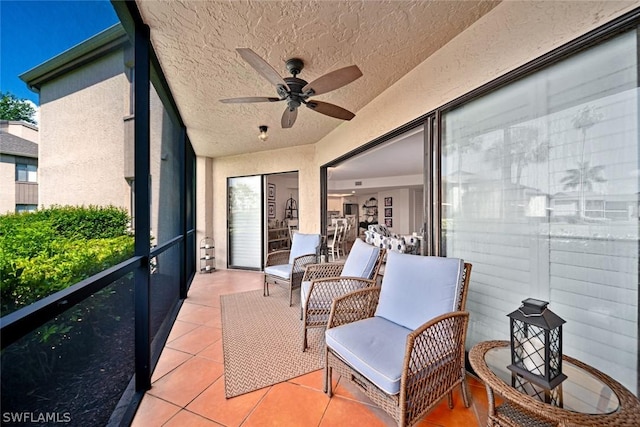 sunroom with ceiling fan