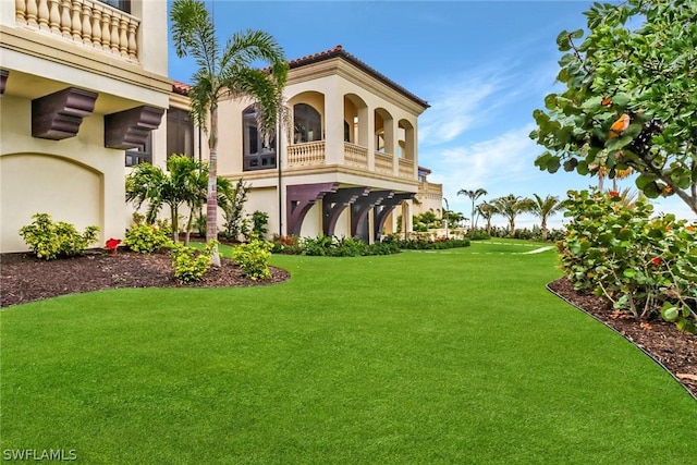 view of yard with a balcony