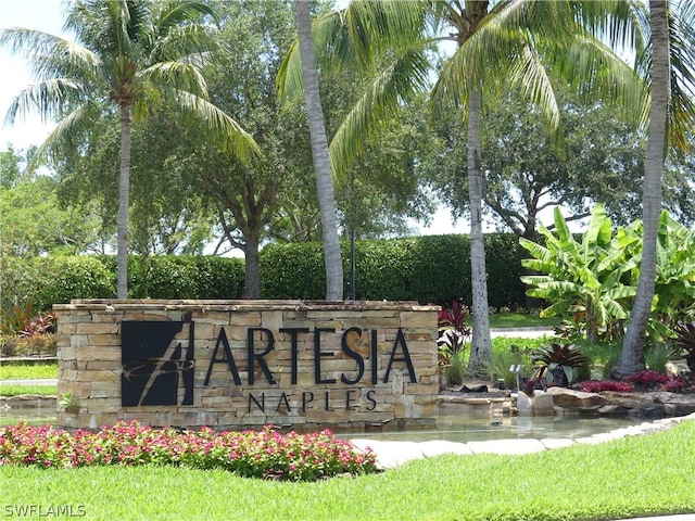 view of community / neighborhood sign