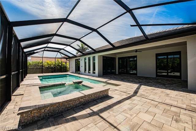 view of pool featuring a patio, a lanai, an in ground hot tub, and ceiling fan