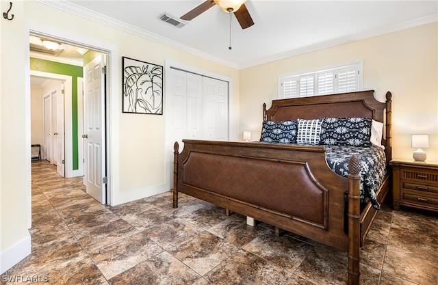 bedroom with ceiling fan, a closet, and ornamental molding