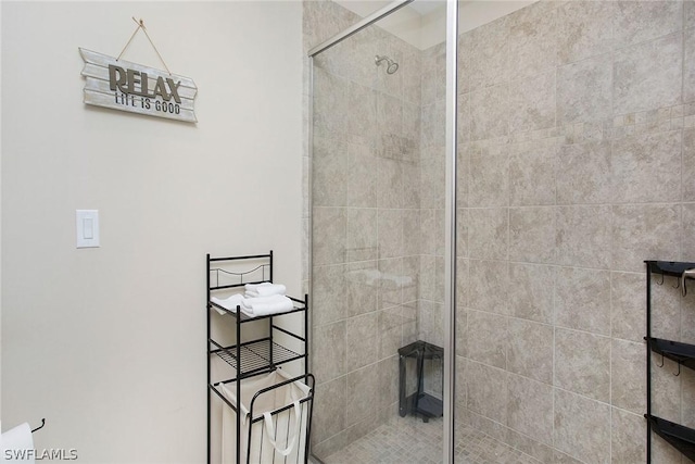 bathroom featuring tiled shower