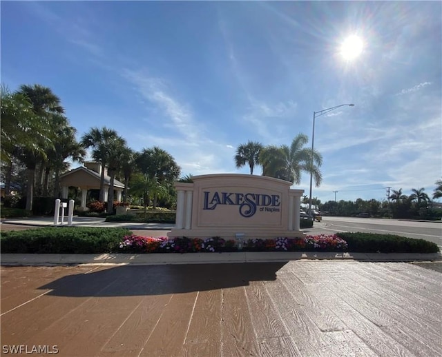 view of community / neighborhood sign