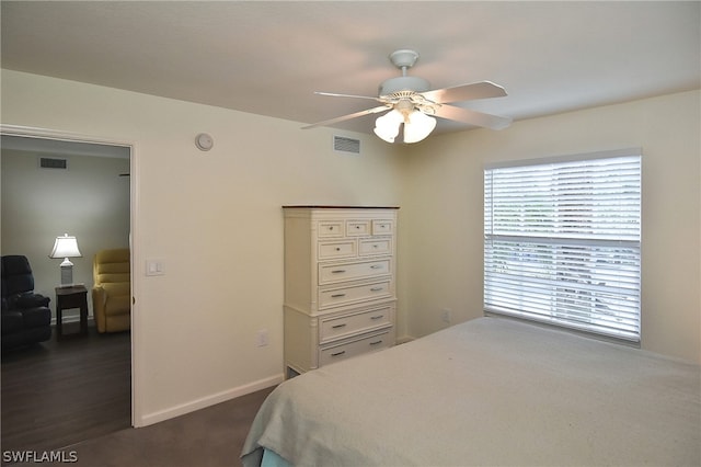 bedroom with ceiling fan