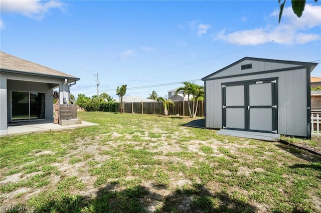 view of yard with a shed