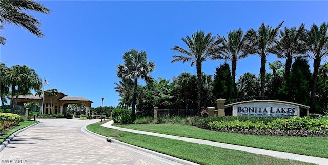 view of property's community with a lawn