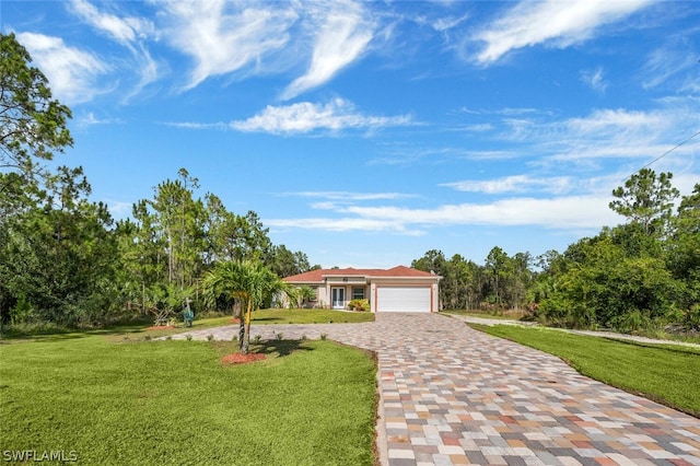 view of front facade featuring a garage and a front yard