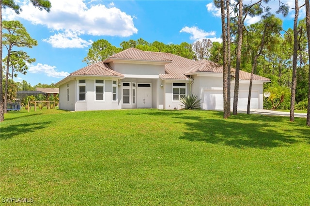 view of front of property featuring a front lawn and a garage