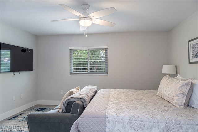 bedroom featuring ceiling fan