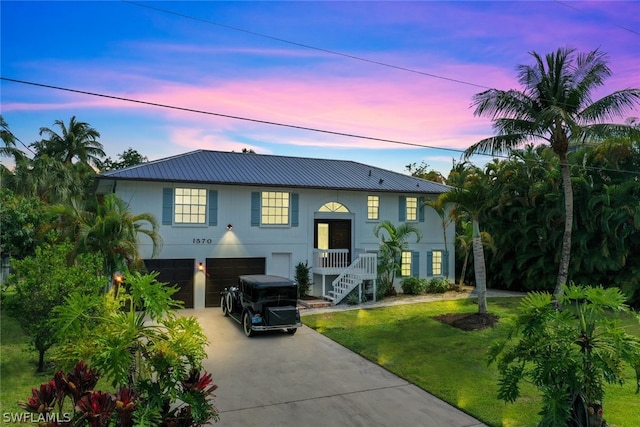 view of front facade featuring a garage and a lawn