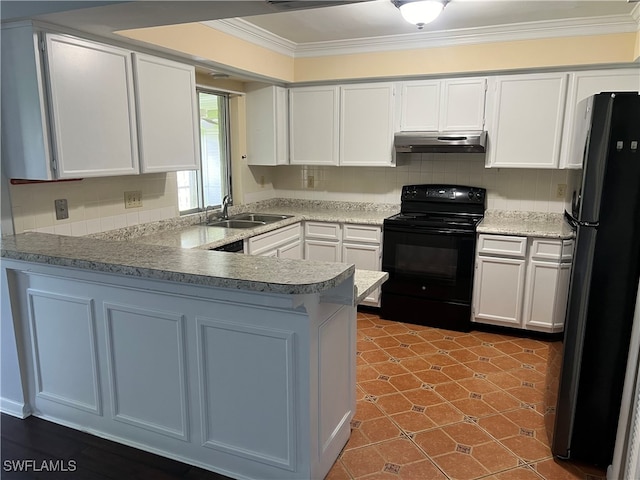 kitchen featuring kitchen peninsula, crown molding, sink, black appliances, and white cabinetry