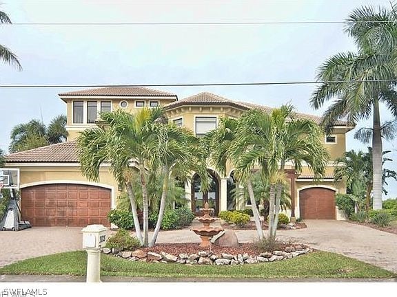 Listing photo 2 for 2714 SW 31st Ln, Cape Coral FL 33914