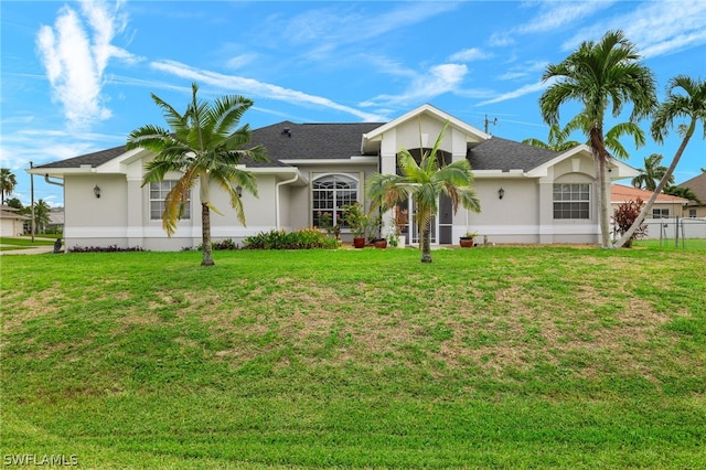 view of front of home featuring a front lawn