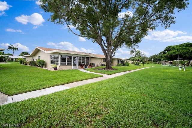 view of front of house featuring a front yard