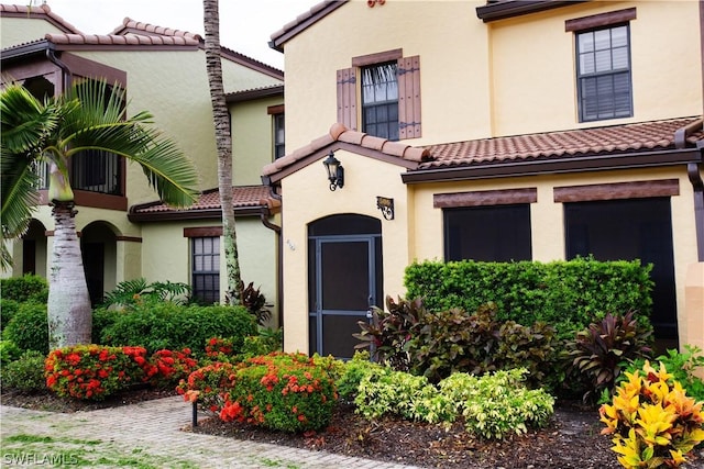 view of mediterranean / spanish-style home