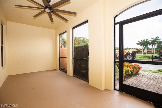 sunroom / solarium with ceiling fan