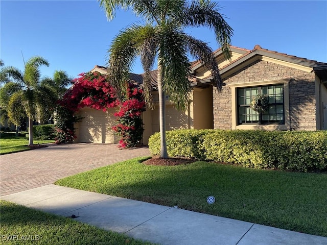 view of front of home featuring a front yard and a garage