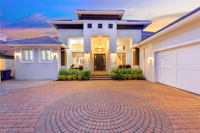 view of front facade with a garage