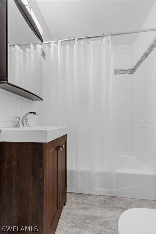 full bathroom with shower / bathtub combination with curtain, tasteful backsplash, vanity, and toilet