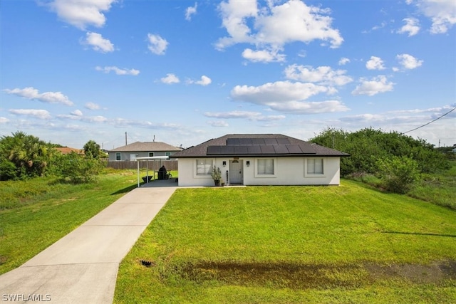 view of front of house featuring a front yard and solar panels