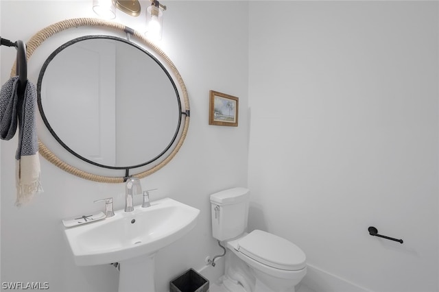 bathroom featuring toilet and sink