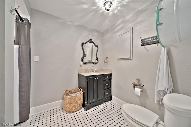 bathroom featuring a shower with curtain, toilet, and vanity