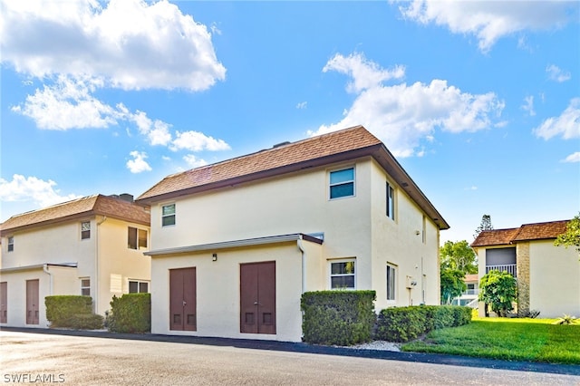 exterior space featuring a lawn