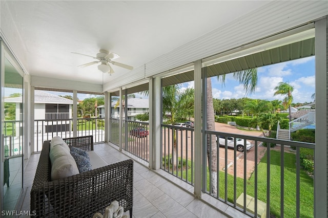 sunroom with ceiling fan