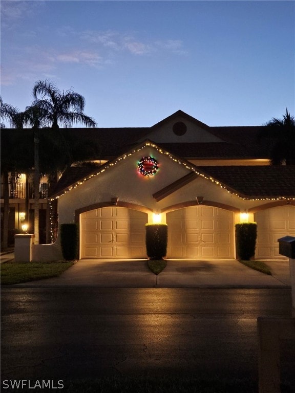 view of front facade featuring a garage