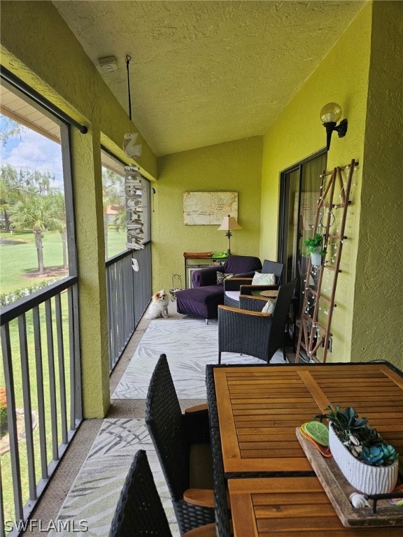 sunroom with vaulted ceiling