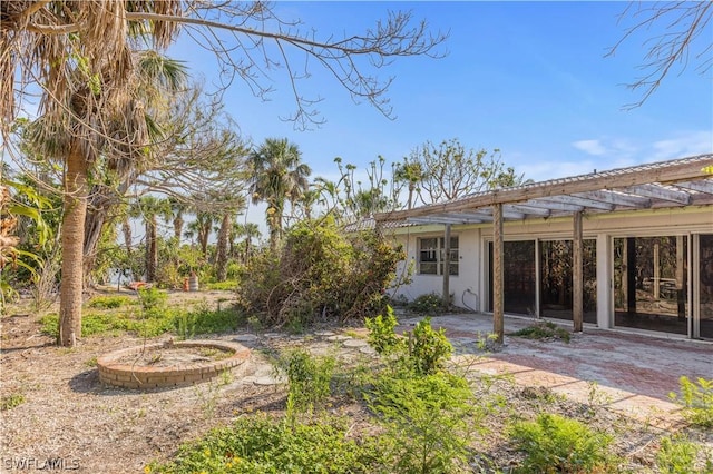 view of yard with a patio area and a pergola