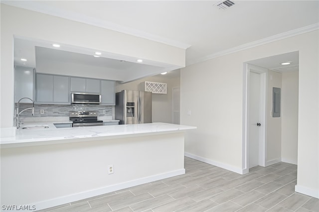 kitchen featuring kitchen peninsula, gray cabinets, stainless steel appliances, backsplash, and sink