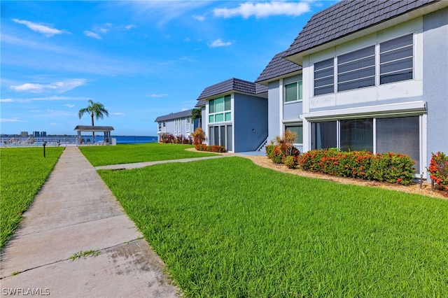 view of yard featuring a water view