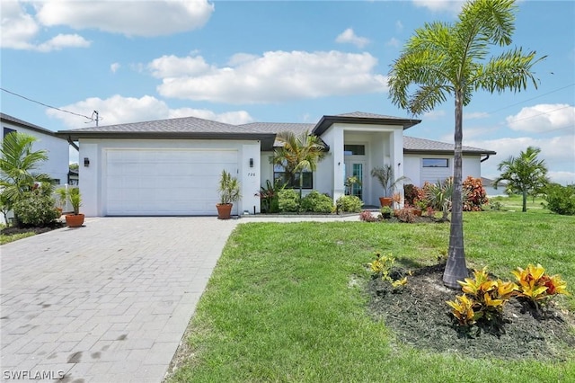 view of front of home featuring a front lawn and a garage