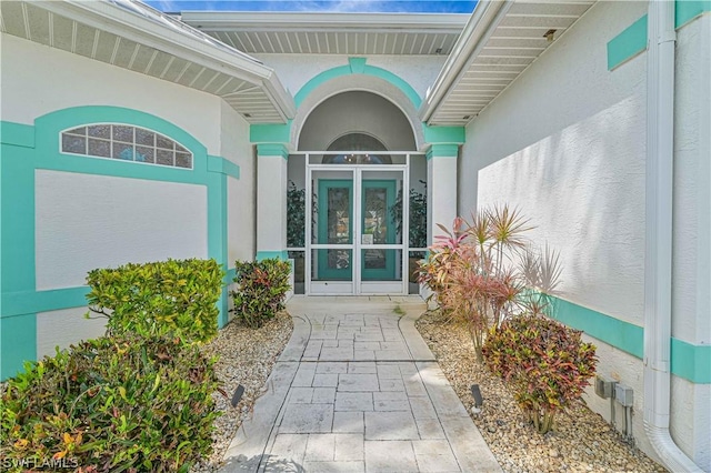 entrance to property with stucco siding