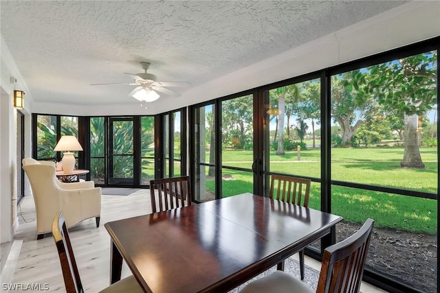 sunroom / solarium with ceiling fan