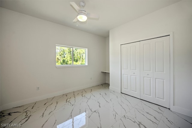 unfurnished bedroom with ceiling fan and a closet