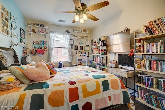 bedroom with ceiling fan