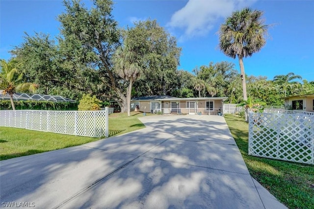 single story home featuring a front yard