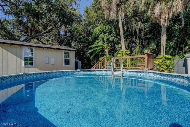 view of swimming pool