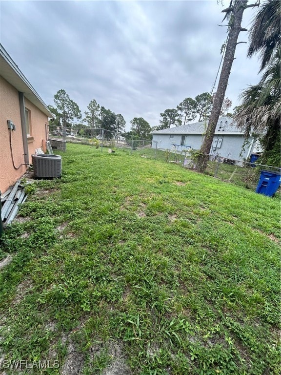 view of yard with cooling unit