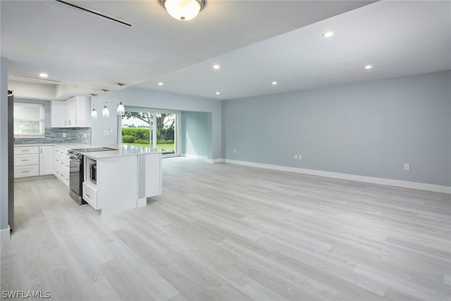 kitchen featuring stainless steel electric stove, white cabinets, pendant lighting, light hardwood / wood-style floors, and a center island