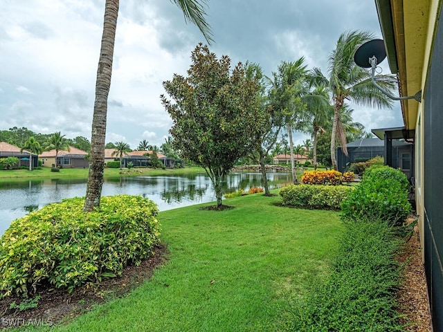 view of yard featuring a water view