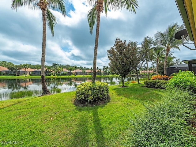 view of yard featuring a water view