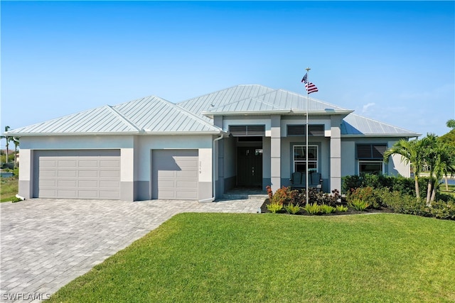 view of front facade with a garage and a front yard