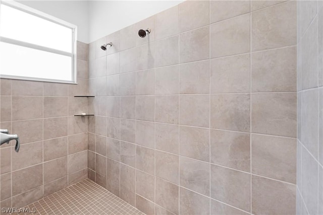 bathroom featuring a tile shower