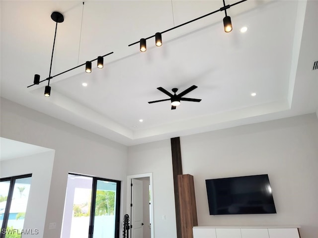 room details with a tray ceiling, visible vents, and recessed lighting